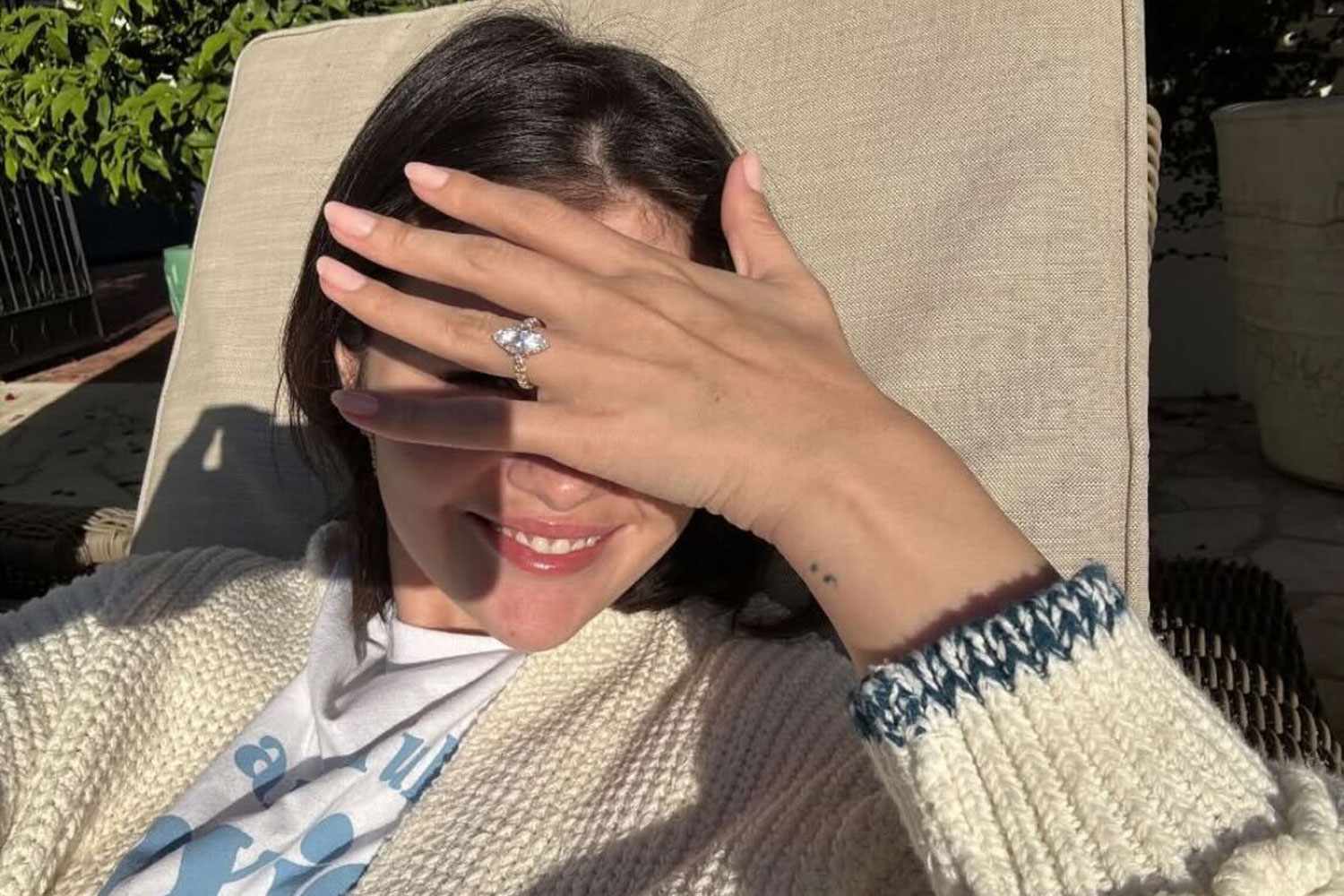 selena gomez flaunting her engagement ring : pic via instagram of selena's page