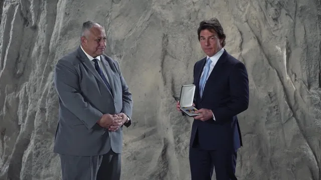 Hollywood superstar Tom Cruise was presented with the Distinguished Public Service Award by the US Navy